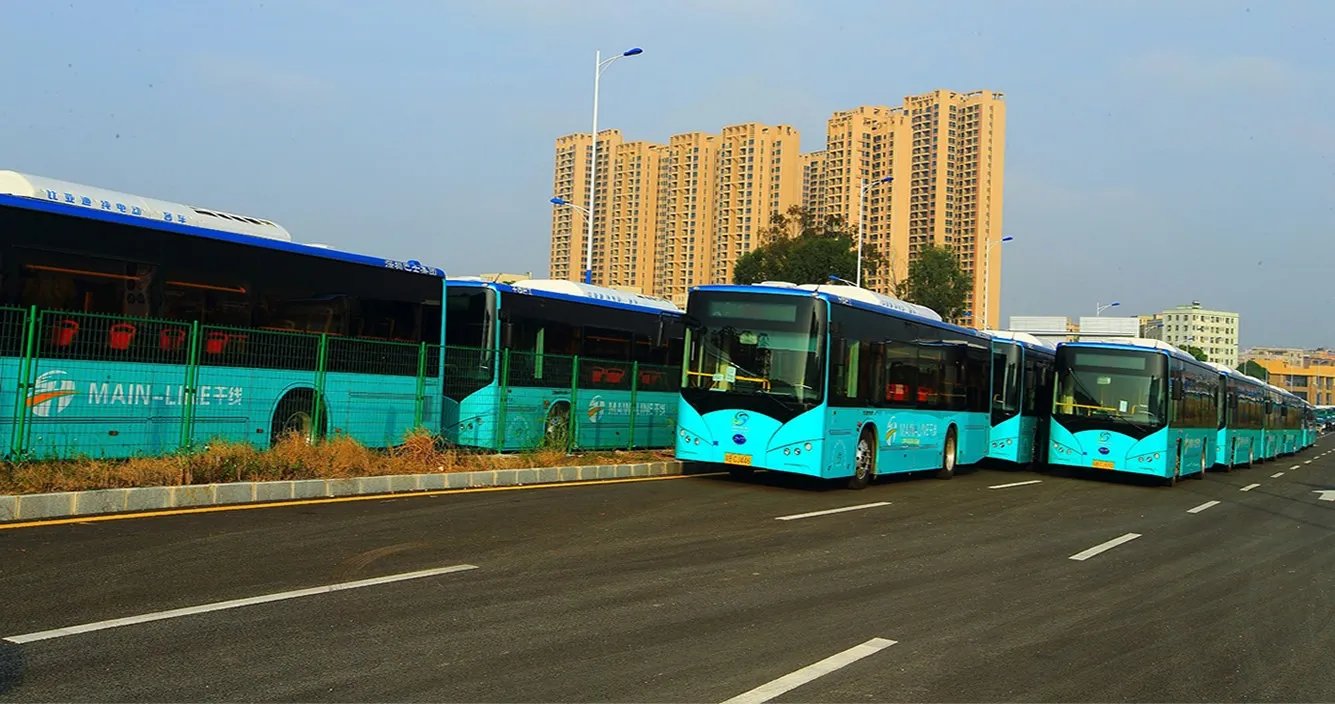 青海大巴货车相撞有多少人伤亡？