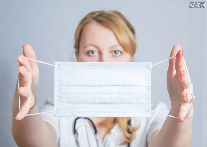 3男1女因疫情隔离被迫同居18天 看完觉得好尴尬