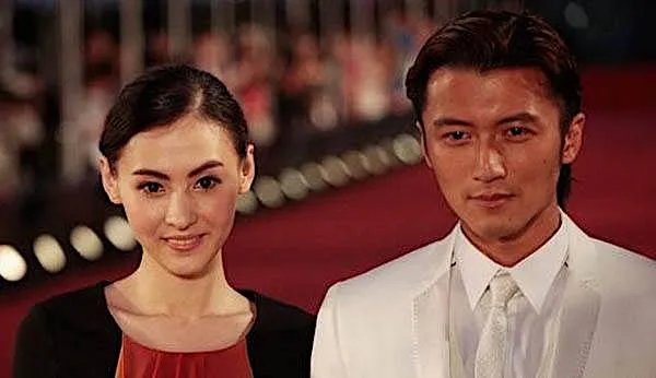 张柏芝陪儿子吃饭累到睡着,被网友嘲讽是“戏精”,你怎么看?