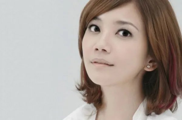 你是如何看待梁静茹前夫迅速约会新欢这件事的？