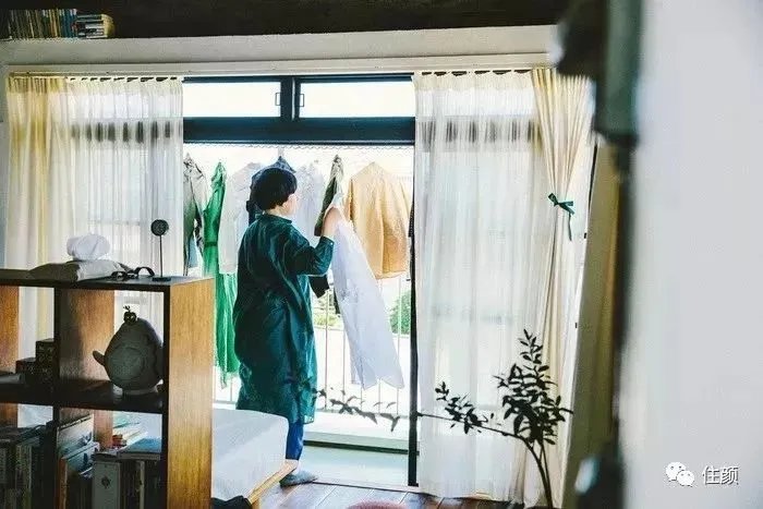 买房、独居、不婚、不生，这届女性实在是太牛了！