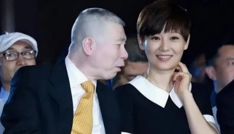 “京圈大佬”冯小刚跌落神坛：当年有多得意，如今就有多打脸，为何这样说？
