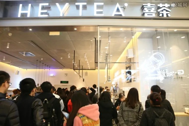 喜茶喝出指套 喜茶饮品中现异物十分恶心