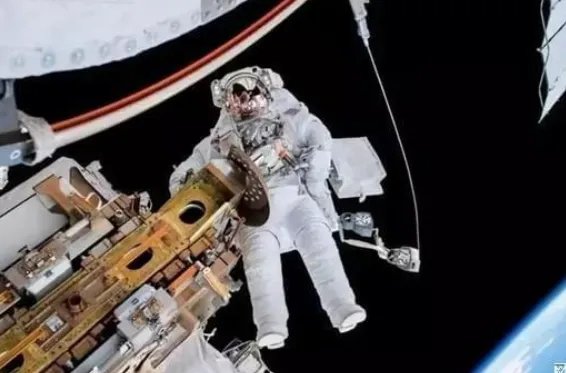 空间站绕行方向