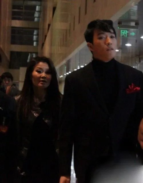 重要的田径比赛央5的记者是不是都是让冬日娜去?从专业的角度看,她的业务水平怎么样?