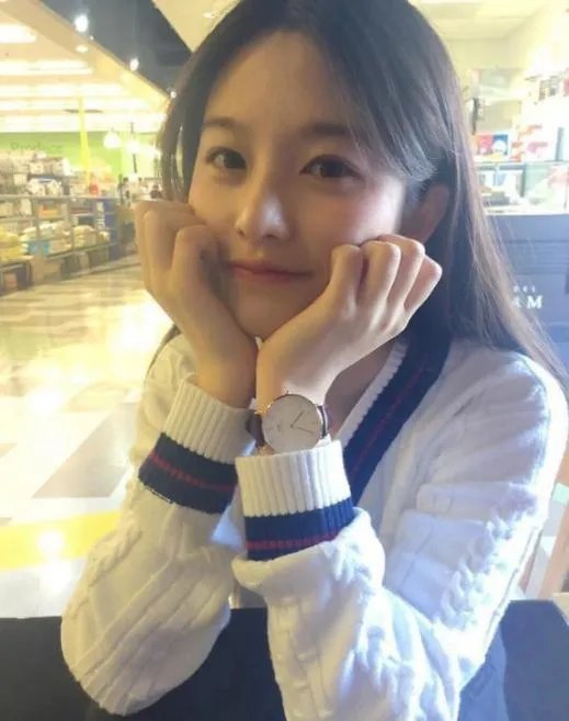 素颜也很漂亮的女生，长什么样？