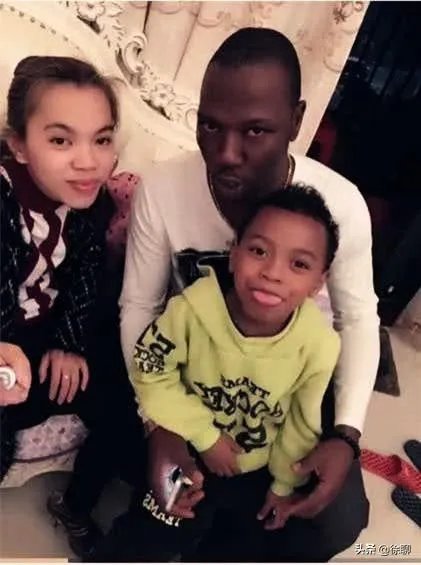 女儿和非洲小伙离婚了，孩子留给男方好还是留给女方好？
