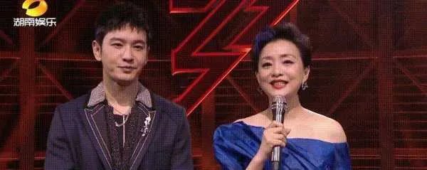 杨澜对一秒变脸回应了什么?