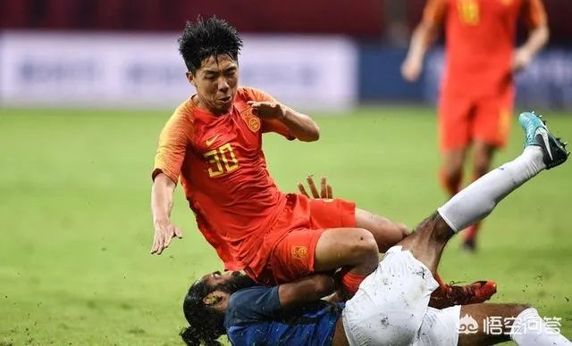 国足热身被印度逼平，鲁能两将王彤和金敬道表现不佳半场即被换下，你怎么看？