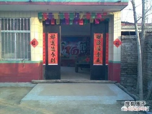 在农村过年时，门口横放一棵高粱秸什么用意？