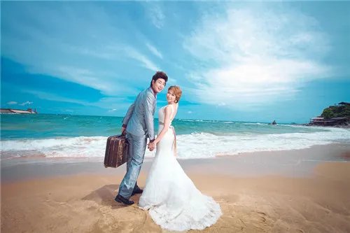 爱琴海婚纱照价格一般多少       拍婚纱照怎么摆姿势好看