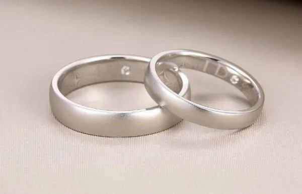 white gold和platinum的区别？