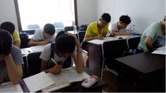 辅导班自己办好，还是加盟教育机构好