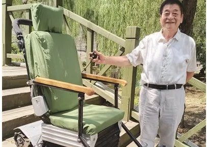70岁老人发明自动爬楼智能车，此项发明的安全性能如何？