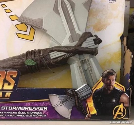 《复仇者联盟3》雷神新武器首曝 灭霸无限手套大的吓人