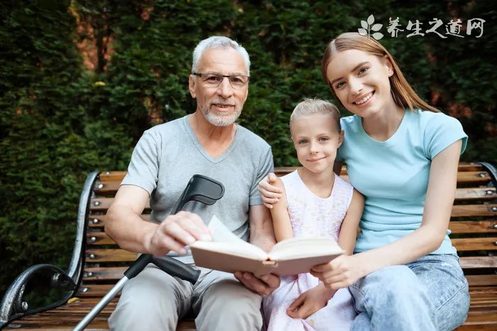 西湖三潭印月被游船撞掉一潭