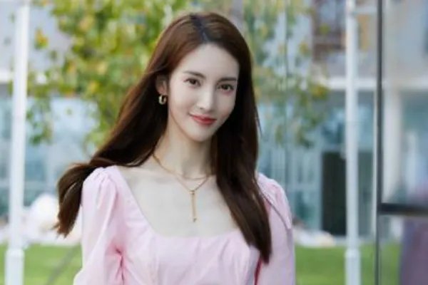 金晨张继科在节目中甜蜜外出，为何网友称好像大姨和大舅呢？