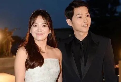 宋仲基离婚后首现身，他和宋慧乔还会复合吗？