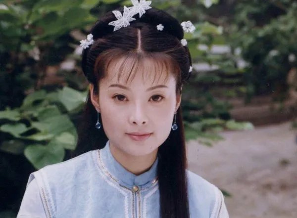 袁立已经几年不演戏，她是靠什么收入支撑做慈善的？