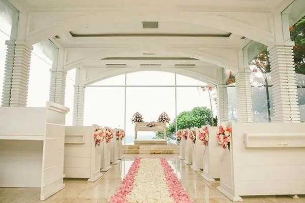 巴厘岛是位于印度尼西亚上的一个岛屿，巴厘岛教堂婚礼费用是多少？