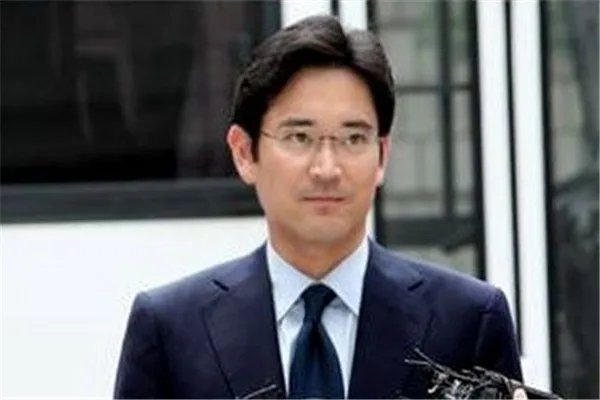 三星掌门人李在镕案开庭，此案件有哪些疑点？