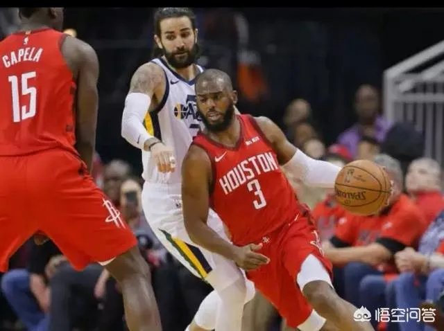 “摸头”上瘾？保罗在采访时，塔克再次偷袭摸头成功。为何这次保罗只是口头警告塔克？