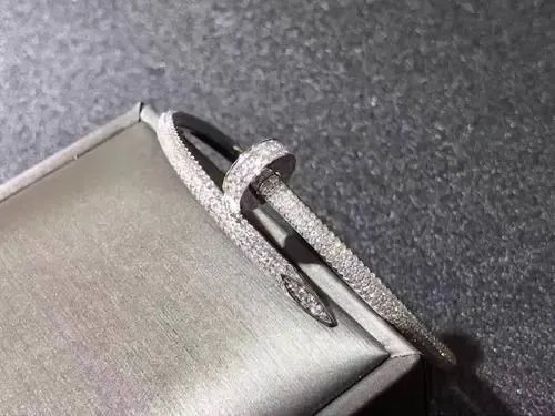 杭州一男子买卡地亚手镯被气到要住院，这中间究竟发生了什么？