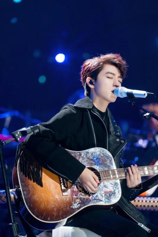 你怎么看待周杰伦王俊凯赛前互放狠话这件事呢？