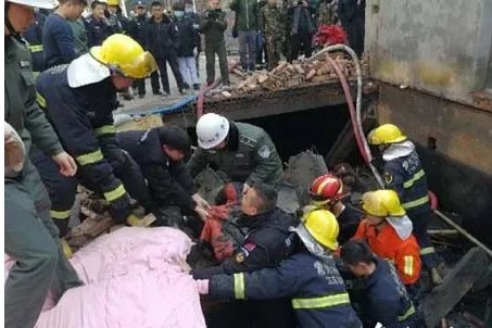 常州在建房屋倒塌有人员被困吗？