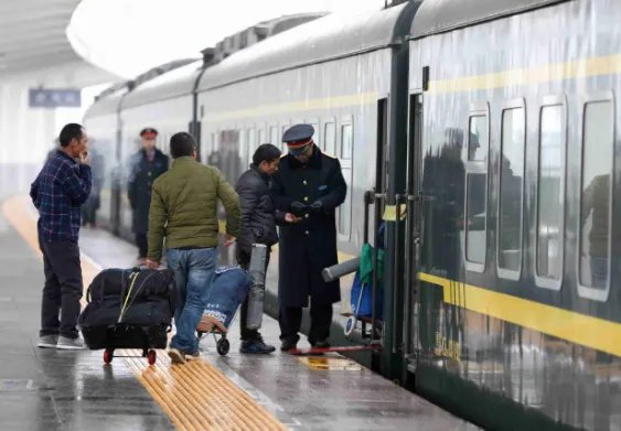 2022春运首日火车票开售，今年的春运将会有多火爆？