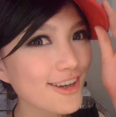 中国好声音最美学员毕夏私生活揭秘 咬烟竖中指不雅照惊人