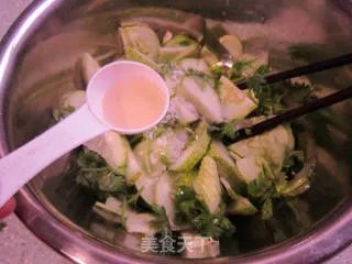 快手巧拌爽脆的地黄瓜