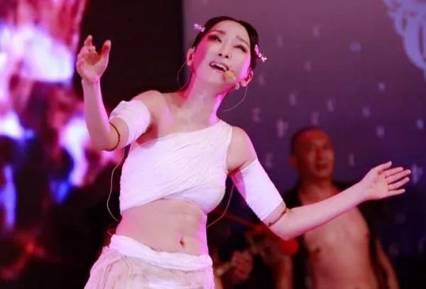 她从名字到血统都是造假，她被金星“撕”后淡出圈再复出人气低迷，她是谁？