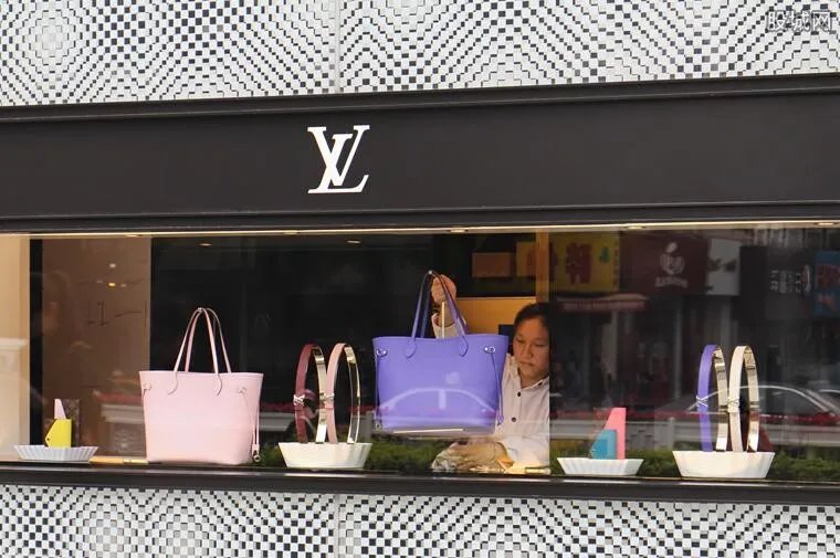 世界首富再易主 LV总裁身价多少亿