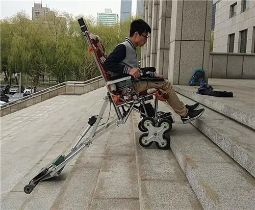 普通轮椅上楼梯有什么方法