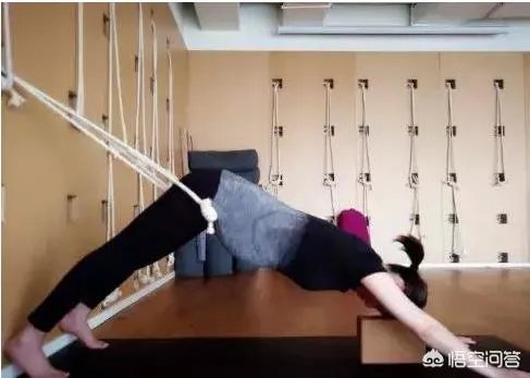 蒋勤勤挺大肚做高难度瑜伽动作吓坏网友，怀孕期间可以做瑜伽吗？