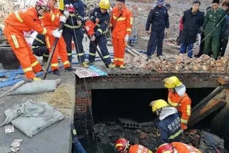 常州在建房屋倒塌有人员被困吗？