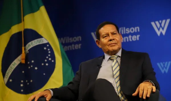 在新冠检测呈阳性之后，谁来代替巴西总统履行职责？