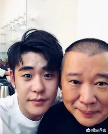 因唱小曲成“德云一哥”，不到半年反超岳云鹏，张云雷为何能火？