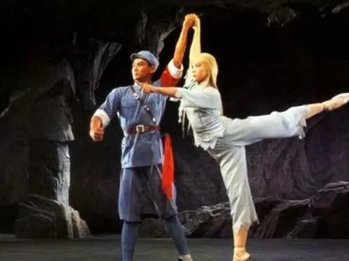 电影白毛女结尾早先赵大叔说的那个什么过来了