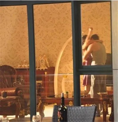 杨坤丁丁床照大曝光 大玩潜规则