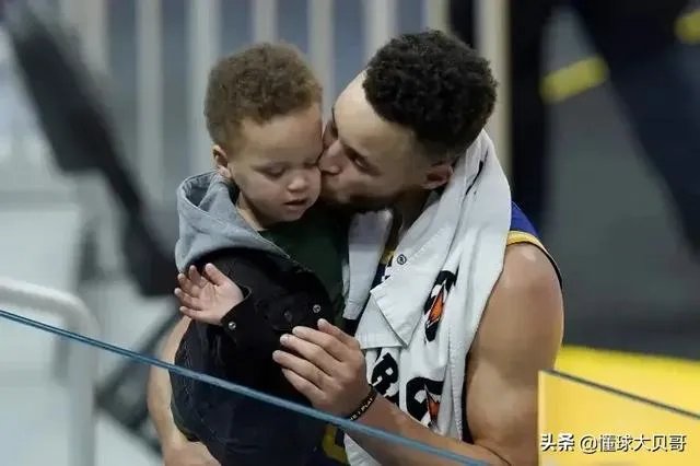 33岁库里生日成就如何？