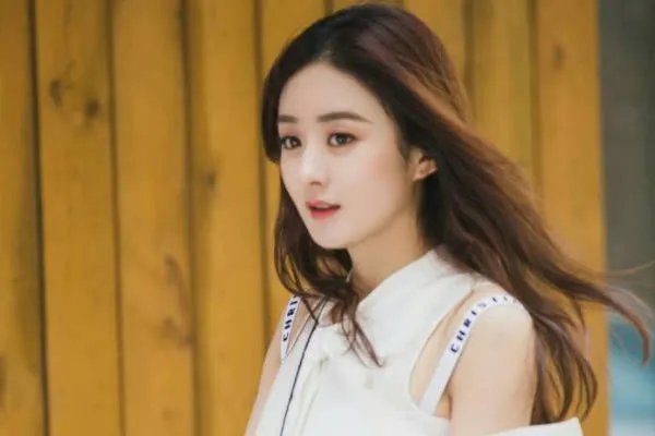 看完《中餐厅》后，为什么那么多人攻击赵丽颖说她“抠”呢？