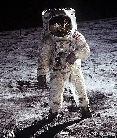 《流浪地球》里的行星发动机是什么原理?为什么能加速地球?