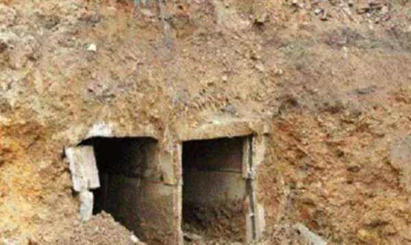 女子老房拆迁挖到深洞，竟是千年古墓吗，目前考古学家有何发现？