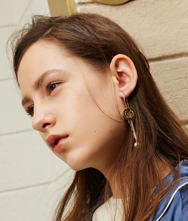 有哪些是好看但不贵的饰品?