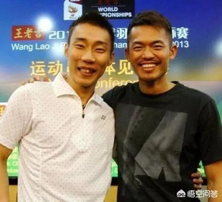 林李大战谢幕!李宗伟含泪退役，林丹发文:独自上场没人陪我了。如何评价两人关系？