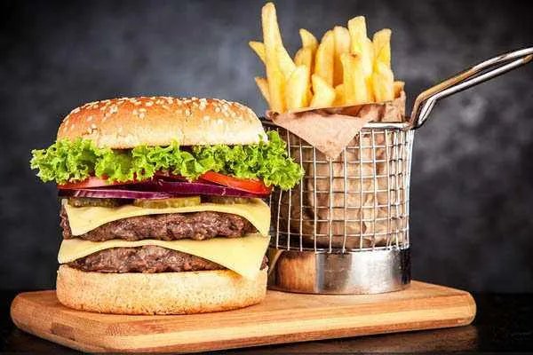 加盟一家麦当劳需要投资多少钱？