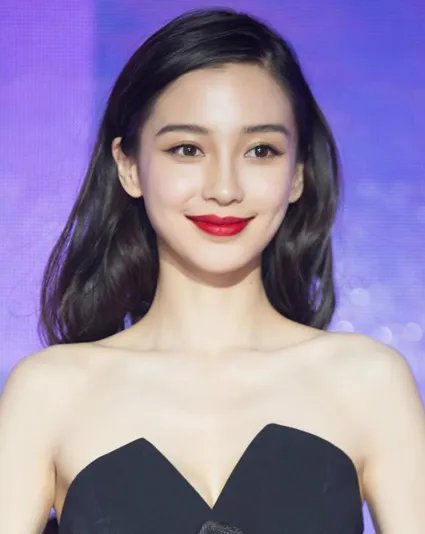 章子怡夸baby演技好，被吐槽商业互捧，还记得当年的郑爽吗？