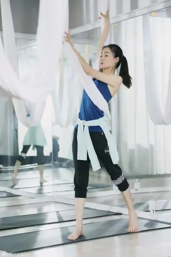 素颜女神王丽坤为什么能迷倒林更新？